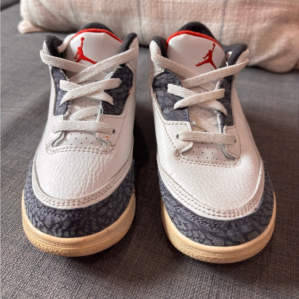 Kids Retro Jordan Sneakers - White and Gray
